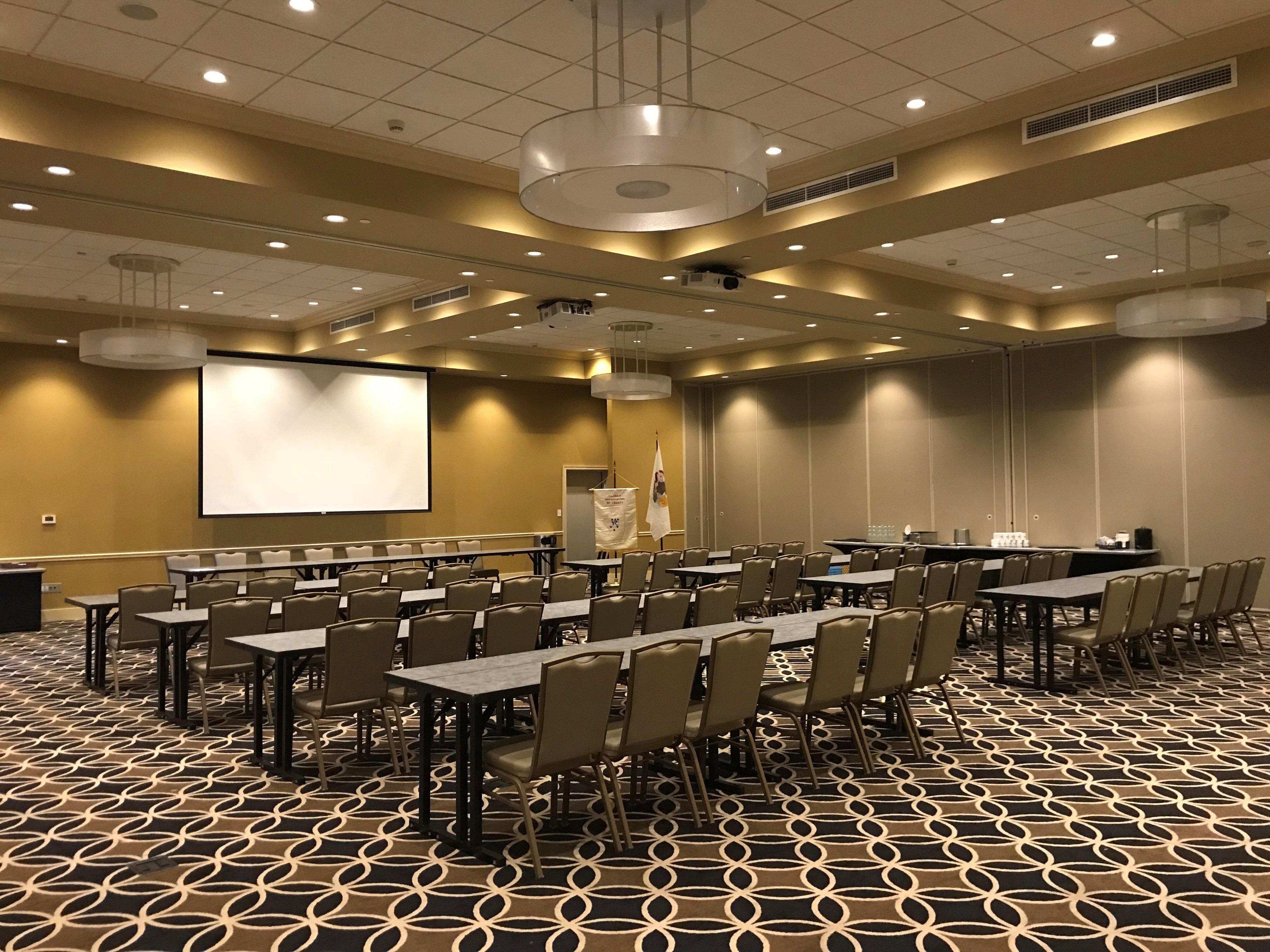 Holiday Inn And Suites East Peoria By Ihg Exteriör bild